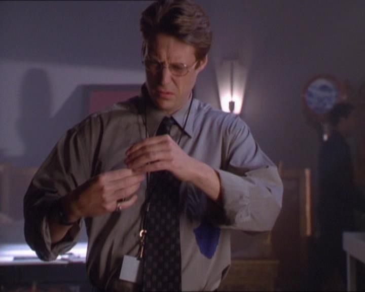 Charmed-Online_dot_net-1x01SomethingWiccaThisWayComes1203.jpg