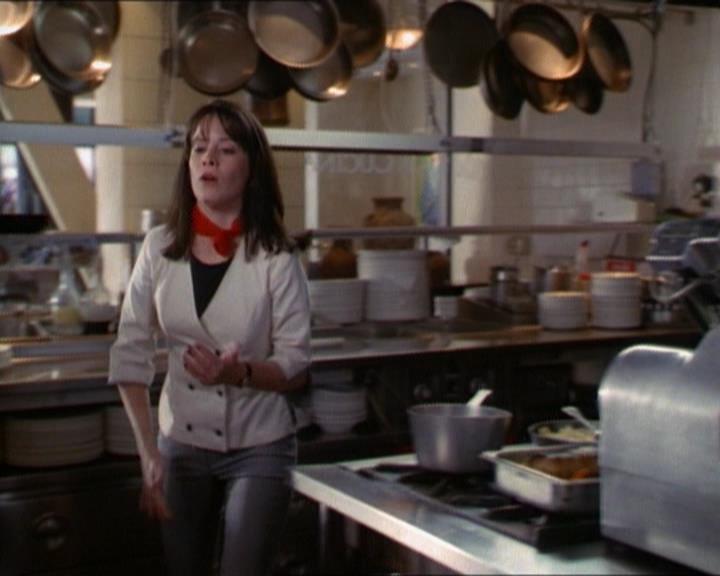 Charmed-Online_dot_net-1x01SomethingWiccaThisWayComes1220.jpg Charmed-Online_dot_net-1x01SomethingWiccaThisWayComes1220.jpg