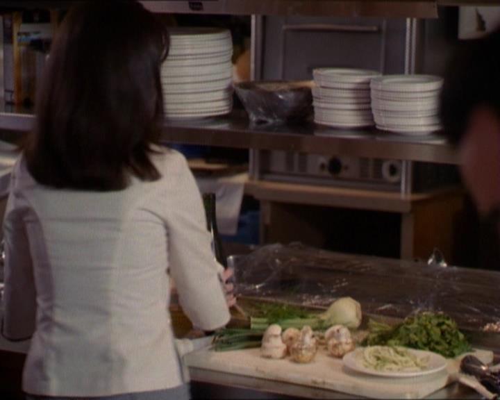 Charmed-Online_dot_net-1x01SomethingWiccaThisWayComes1230.jpg