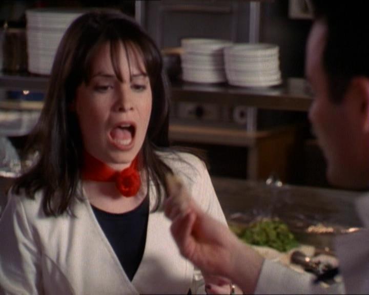 Charmed-Online_dot_net-1x01SomethingWiccaThisWayComes1252.jpg