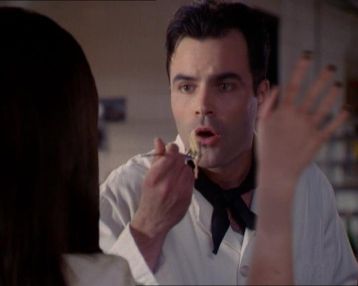 Charmed-Online_dot_net-1x01SomethingWiccaThisWayComes1259.jpg