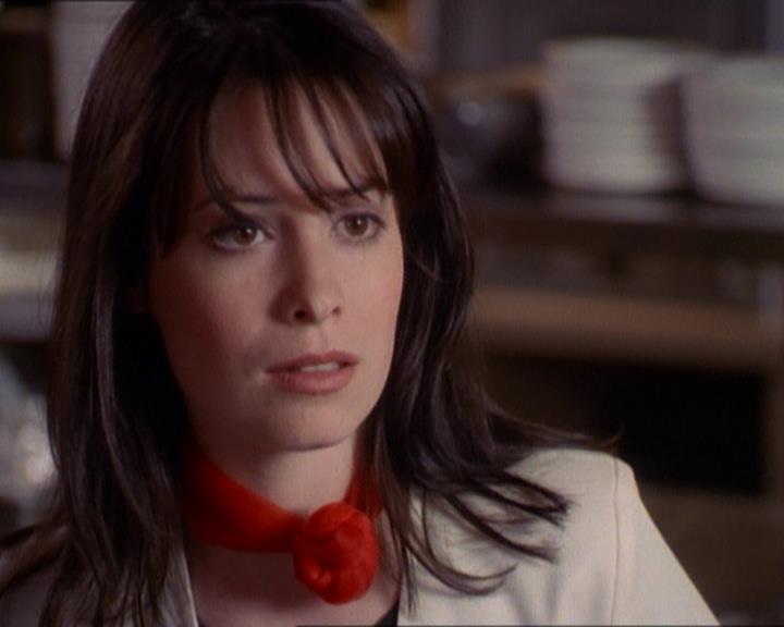 Charmed-Online_dot_net-1x01SomethingWiccaThisWayComes1290.jpg