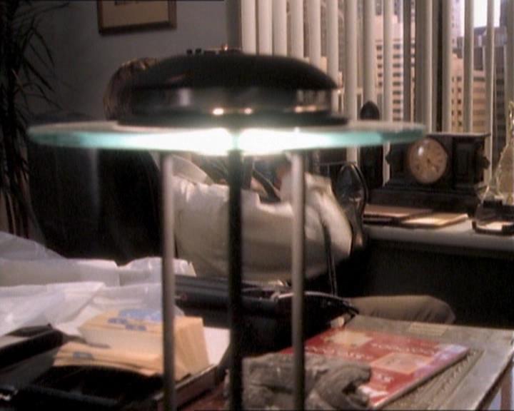 Charmed-Online_dot_net-1x01SomethingWiccaThisWayComes1294.jpg
