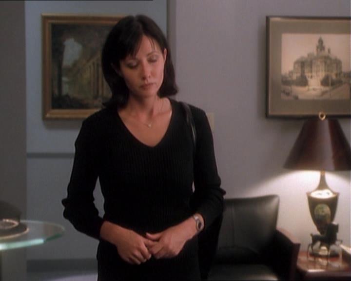 Charmed-Online_dot_net-1x01SomethingWiccaThisWayComes1305.jpg Charmed-Online_dot_net-1x01SomethingWiccaThisWayComes1305.jpg