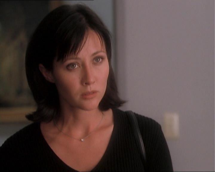 Charmed-Online_dot_net-1x01SomethingWiccaThisWayComes1322.jpg