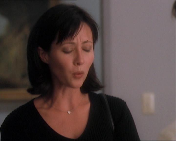 Charmed-Online_dot_net-1x01SomethingWiccaThisWayComes1350.jpg