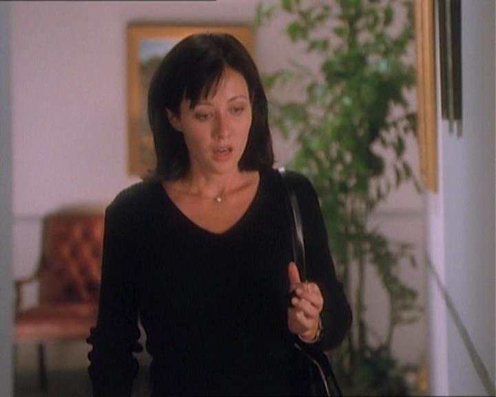 Charmed-Online_dot_net-1x01SomethingWiccaThisWayComes1368.jpg