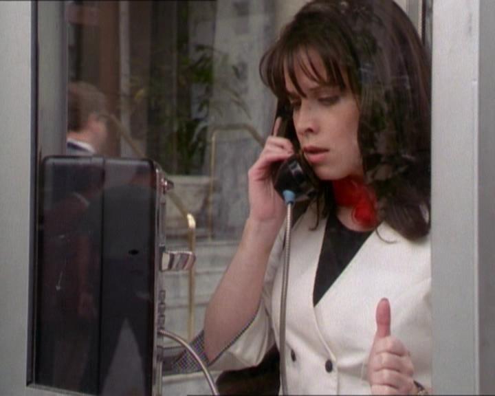 Charmed-Online_dot_net-1x01SomethingWiccaThisWayComes1390.jpg