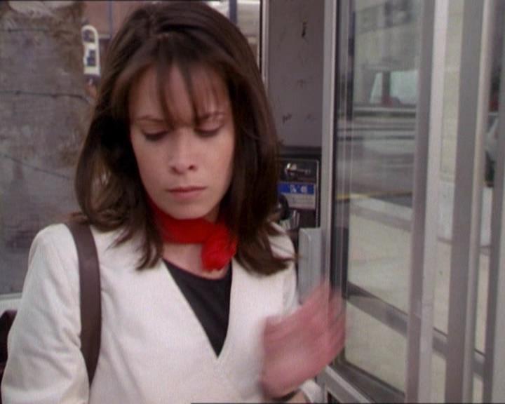 Charmed-Online_dot_net-1x01SomethingWiccaThisWayComes1395.jpg