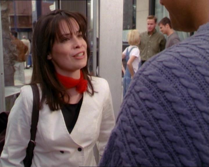 Charmed-Online_dot_net-1x01SomethingWiccaThisWayComes1408.jpg