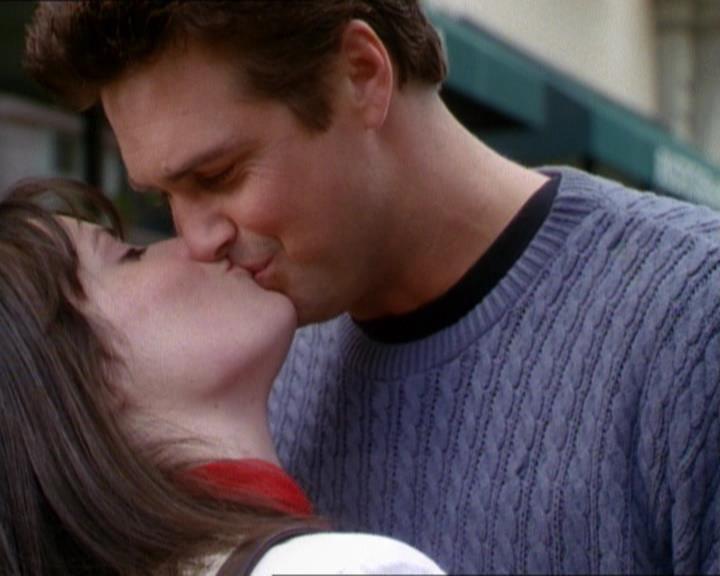 Charmed-Online_dot_net-1x01SomethingWiccaThisWayComes1423.jpg