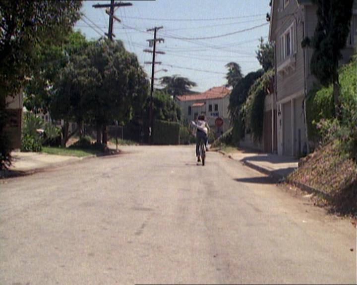 Charmed-Online_dot_net-1x01SomethingWiccaThisWayComes1428.jpg
