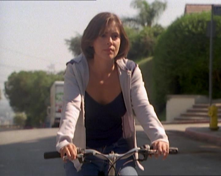 Charmed-Online_dot_net-1x01SomethingWiccaThisWayComes1431.jpg