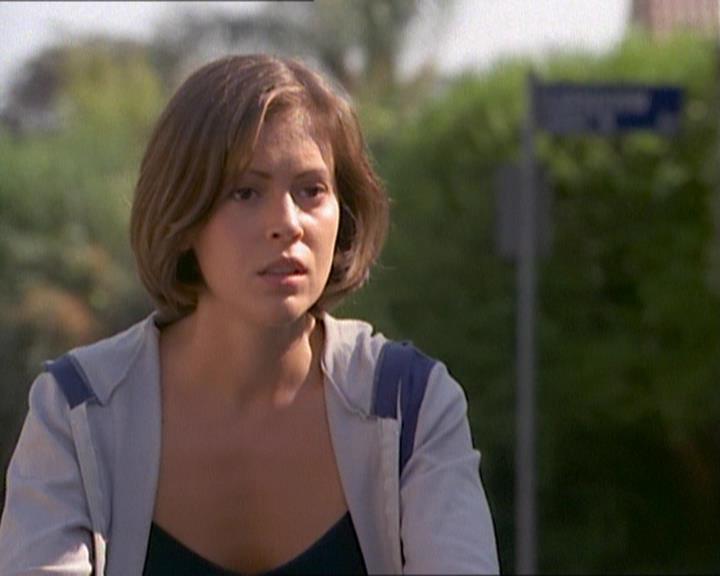 Charmed-Online_dot_net-1x01SomethingWiccaThisWayComes1448.jpg Charmed-Online_dot_net-1x01SomethingWiccaThisWayComes1448.jpg