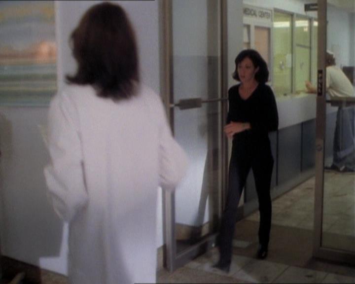 Charmed-Online_dot_net-1x01SomethingWiccaThisWayComes1476.jpg Charmed-Online_dot_net-1x01SomethingWiccaThisWayComes1476.jpg