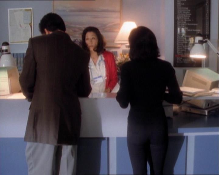 Charmed-Online_dot_net-1x01SomethingWiccaThisWayComes1482.jpg