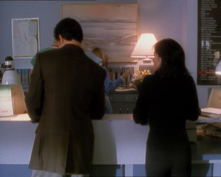 Charmed-Online_dot_net-1x01SomethingWiccaThisWayComes1488.jpg