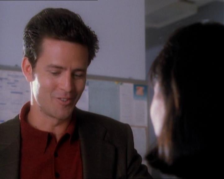 Charmed-Online_dot_net-1x01SomethingWiccaThisWayComes1498.jpg