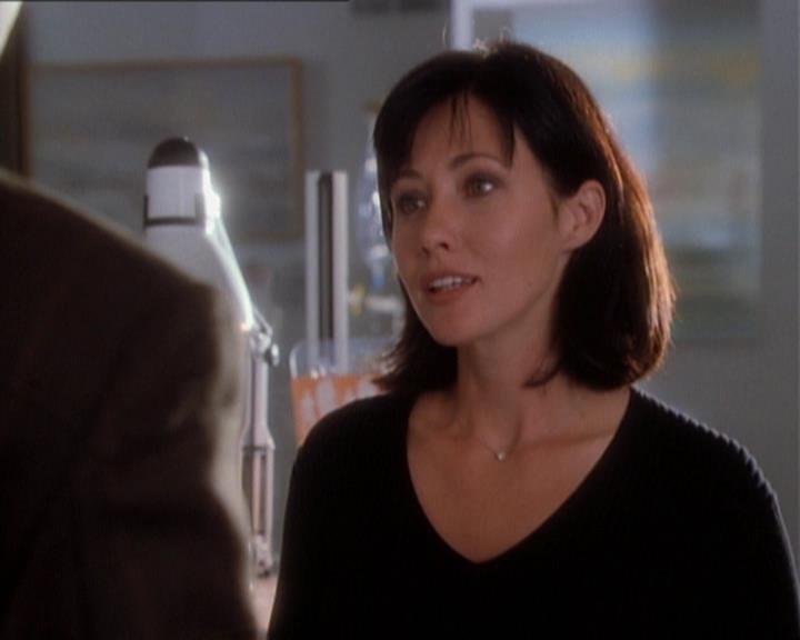 Charmed-Online_dot_net-1x01SomethingWiccaThisWayComes1504.jpg