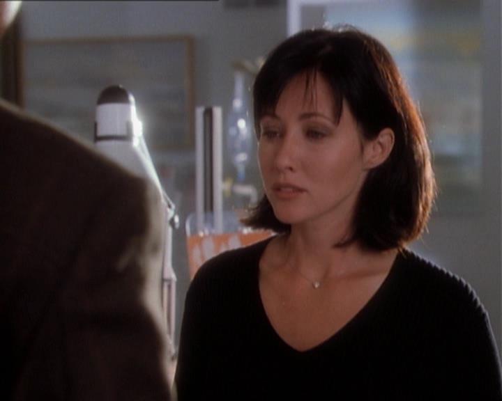 Charmed-Online_dot_net-1x01SomethingWiccaThisWayComes1512.jpg