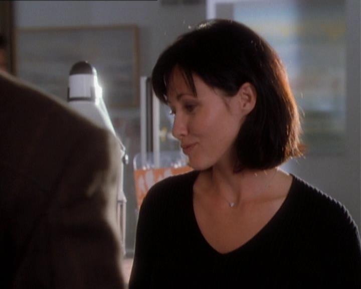 Charmed-Online_dot_net-1x01SomethingWiccaThisWayComes1520.jpg