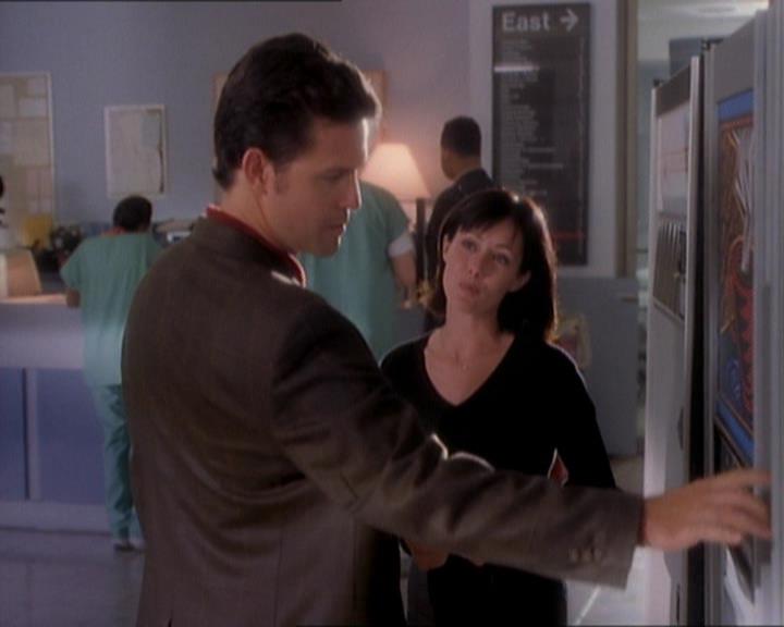 Charmed-Online_dot_net-1x01SomethingWiccaThisWayComes1554.jpg