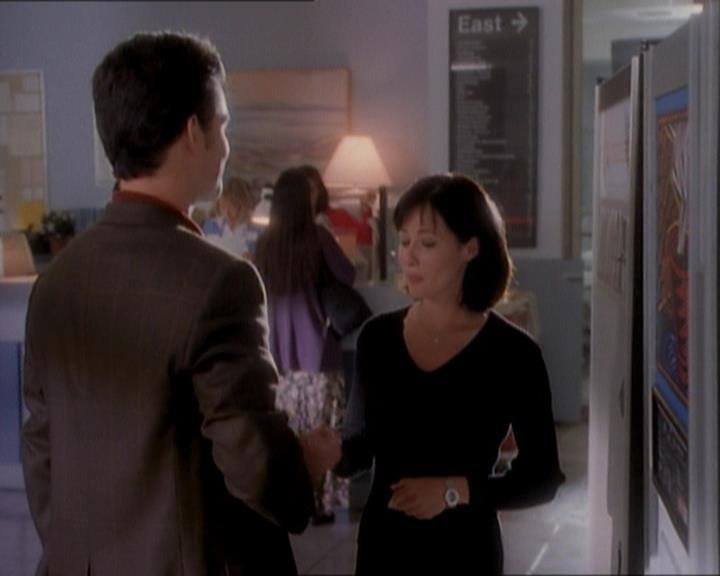 Charmed-Online_dot_net-1x01SomethingWiccaThisWayComes1580.jpg