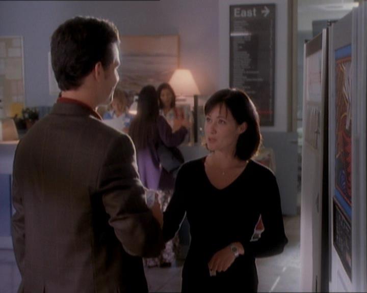 Charmed-Online_dot_net-1x01SomethingWiccaThisWayComes1581.jpg