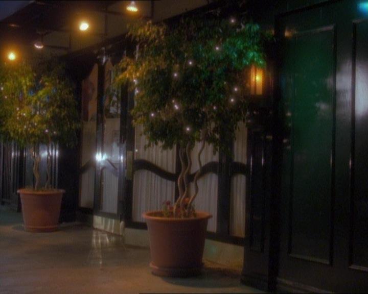 Charmed-Online_dot_net-1x01SomethingWiccaThisWayComes1593.jpg Charmed-Online_dot_net-1x01SomethingWiccaThisWayComes1593.jpg