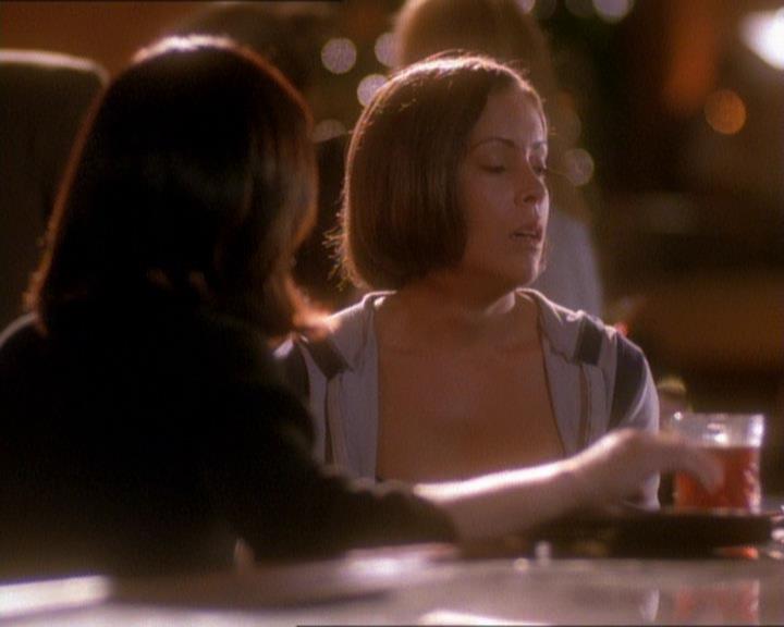 Charmed-Online_dot_net-1x01SomethingWiccaThisWayComes1605.jpg Charmed-Online_dot_net-1x01SomethingWiccaThisWayComes1605.jpg