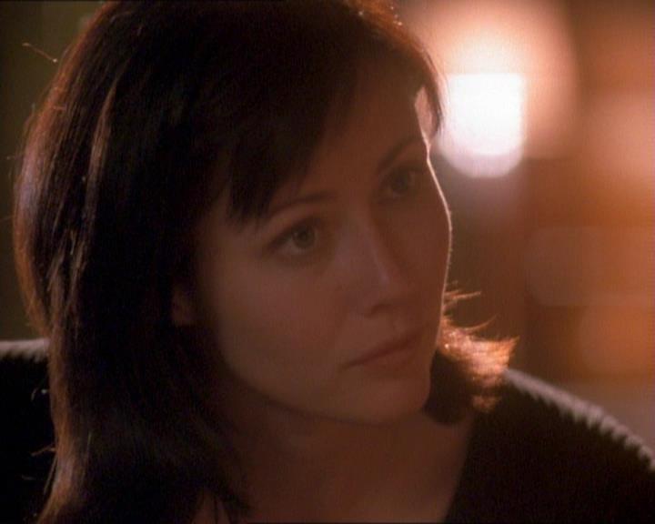 Charmed-Online_dot_net-1x01SomethingWiccaThisWayComes1618.jpg