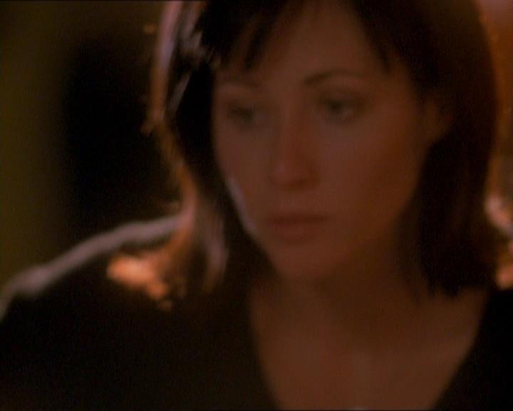 Charmed-Online_dot_net-1x01SomethingWiccaThisWayComes1627.jpg