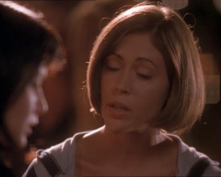 Charmed-Online_dot_net-1x01SomethingWiccaThisWayComes1631.jpg