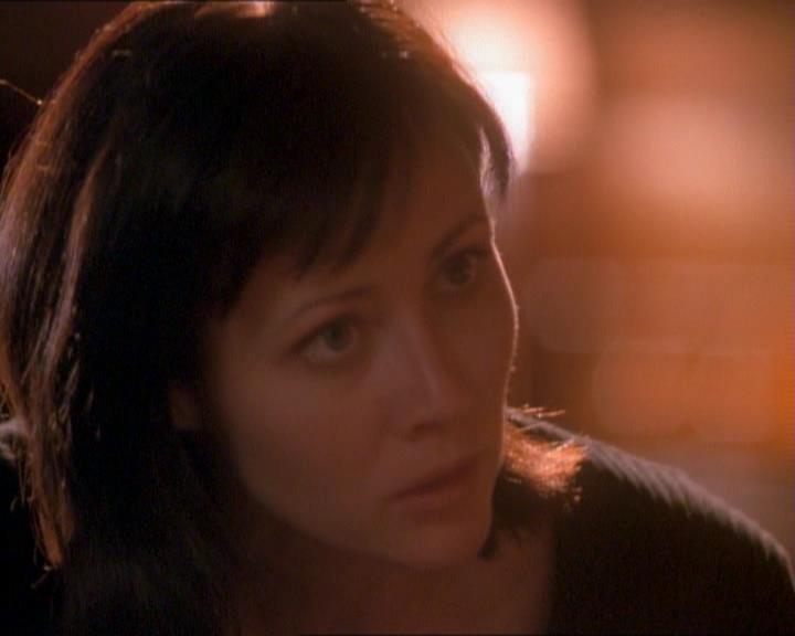 Charmed-Online_dot_net-1x01SomethingWiccaThisWayComes1657.jpg