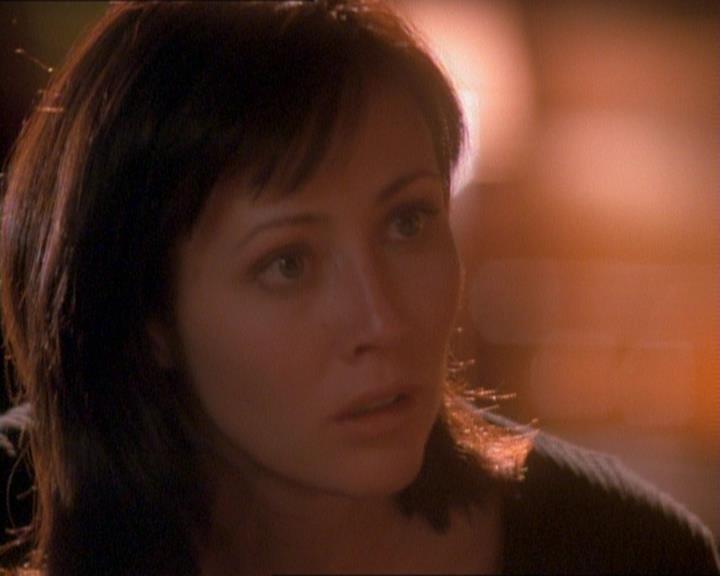 Charmed-Online_dot_net-1x01SomethingWiccaThisWayComes1662.jpg