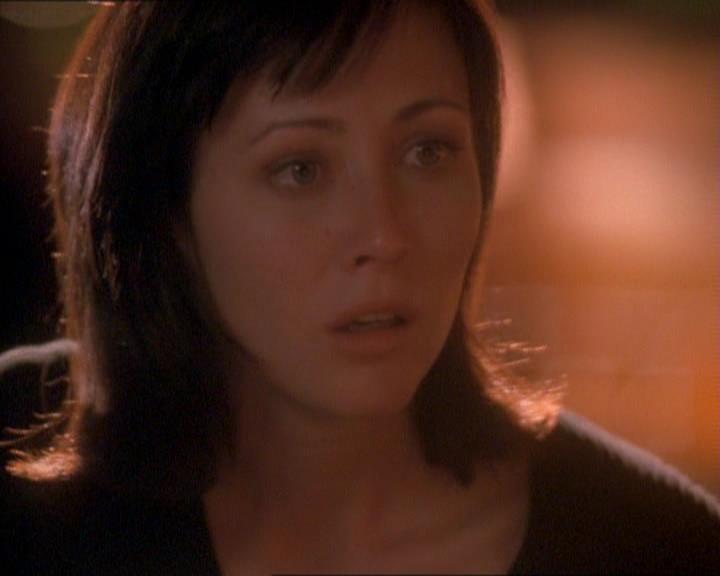 Charmed-Online_dot_net-1x01SomethingWiccaThisWayComes1663.jpg
