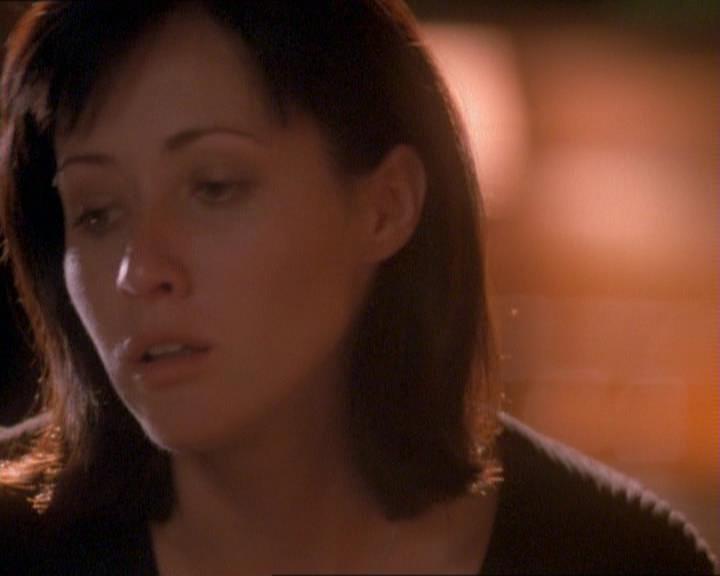 Charmed-Online_dot_net-1x01SomethingWiccaThisWayComes1664.jpg