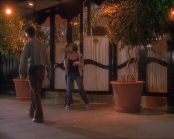 Charmed-Online_dot_net-1x01SomethingWiccaThisWayComes1666.jpg
