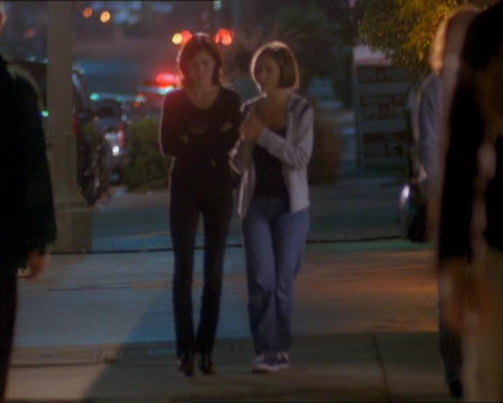 Charmed-Online_dot_net-1x01SomethingWiccaThisWayComes1678.jpg