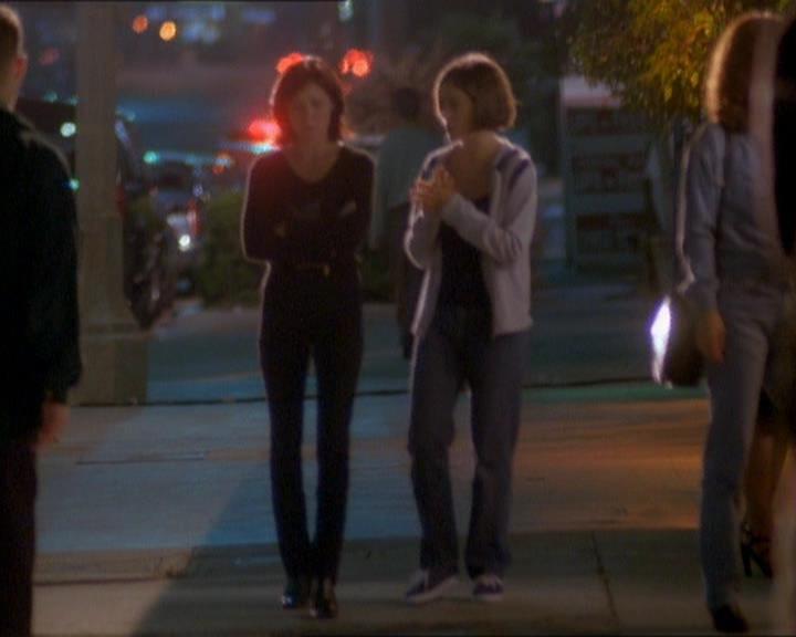Charmed-Online_dot_net-1x01SomethingWiccaThisWayComes1679.jpg