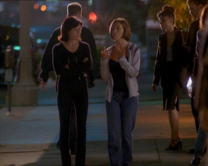 Charmed-Online_dot_net-1x01SomethingWiccaThisWayComes1682.jpg Charmed-Online_dot_net-1x01SomethingWiccaThisWayComes1682.jpg