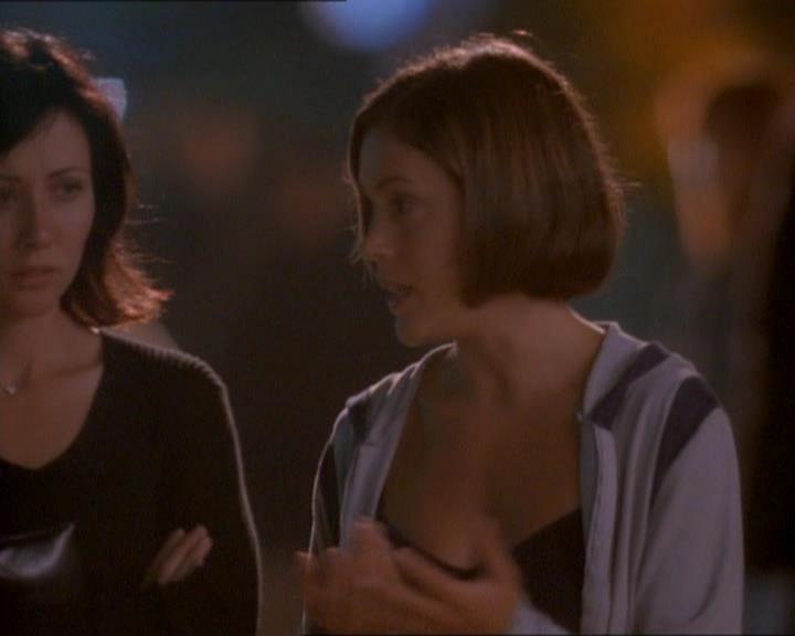 Charmed-Online_dot_net-1x01SomethingWiccaThisWayComes1693.jpg