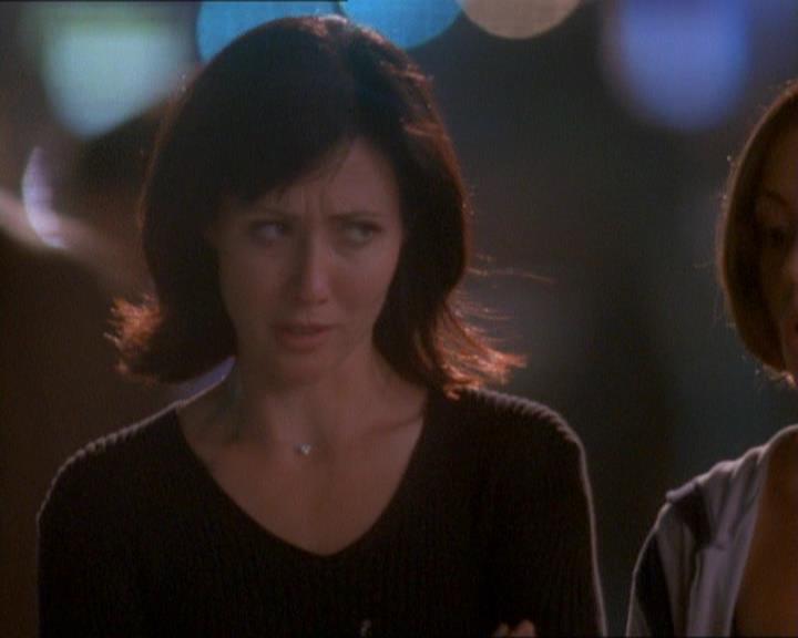 Charmed-Online_dot_net-1x01SomethingWiccaThisWayComes1696.jpg Charmed-Online_dot_net-1x01SomethingWiccaThisWayComes1696.jpg