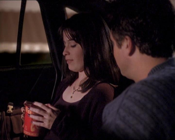 Charmed-Online_dot_net-1x01SomethingWiccaThisWayComes1725.jpg Charmed-Online_dot_net-1x01SomethingWiccaThisWayComes1725.jpg