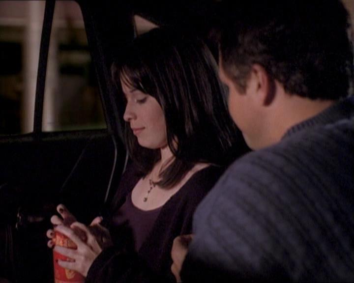 Charmed-Online_dot_net-1x01SomethingWiccaThisWayComes1733.jpg
