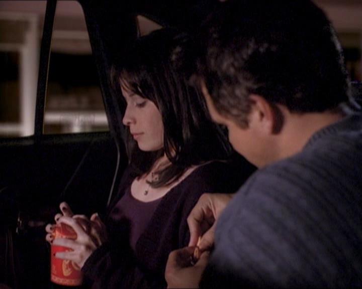 Charmed-Online_dot_net-1x01SomethingWiccaThisWayComes1734.jpg