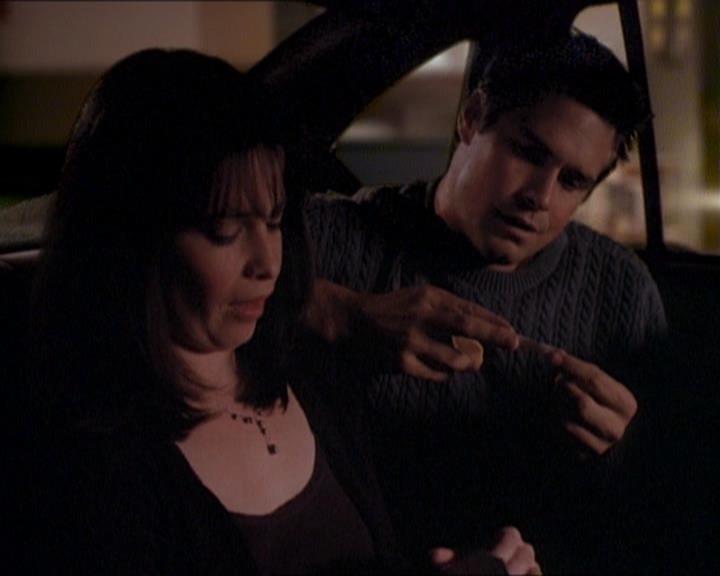 Charmed-Online_dot_net-1x01SomethingWiccaThisWayComes1736.jpg Charmed-Online_dot_net-1x01SomethingWiccaThisWayComes1736.jpg