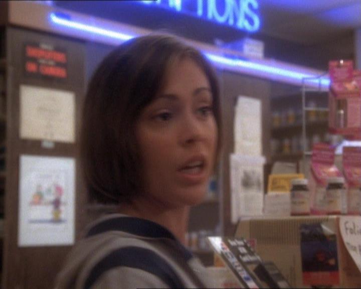 Charmed-Online_dot_net-1x01SomethingWiccaThisWayComes1770.jpg