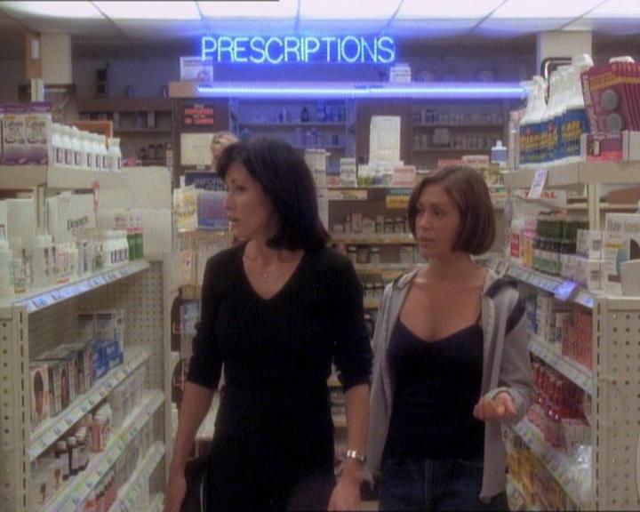 Charmed-Online_dot_net-1x01SomethingWiccaThisWayComes1776.jpg