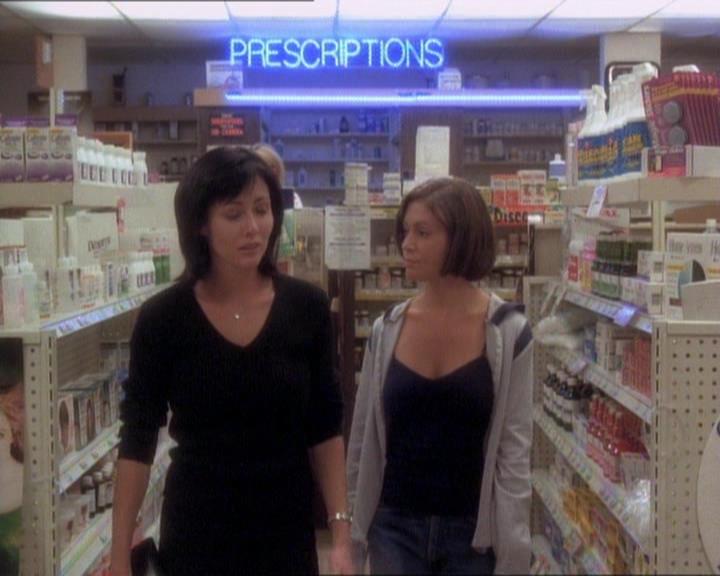 Charmed-Online_dot_net-1x01SomethingWiccaThisWayComes1777.jpg Charmed-Online_dot_net-1x01SomethingWiccaThisWayComes1777.jpg